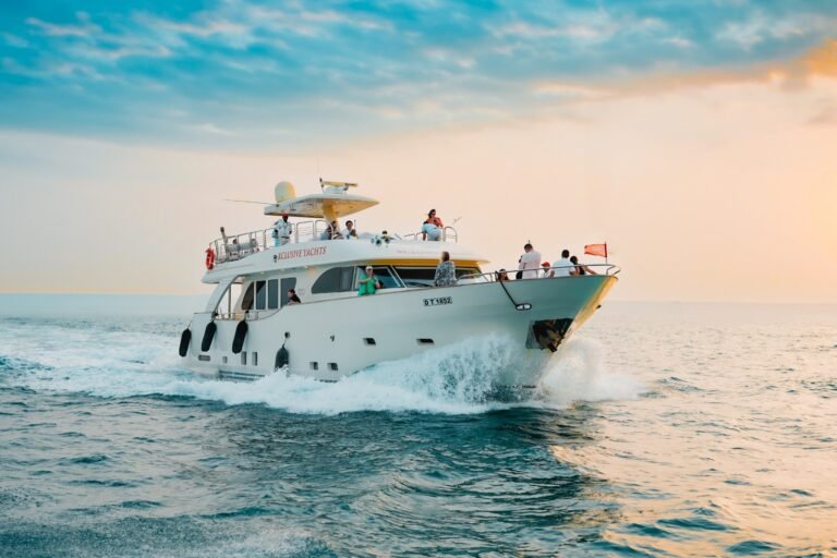 Shared yacht tour Dubai Marina