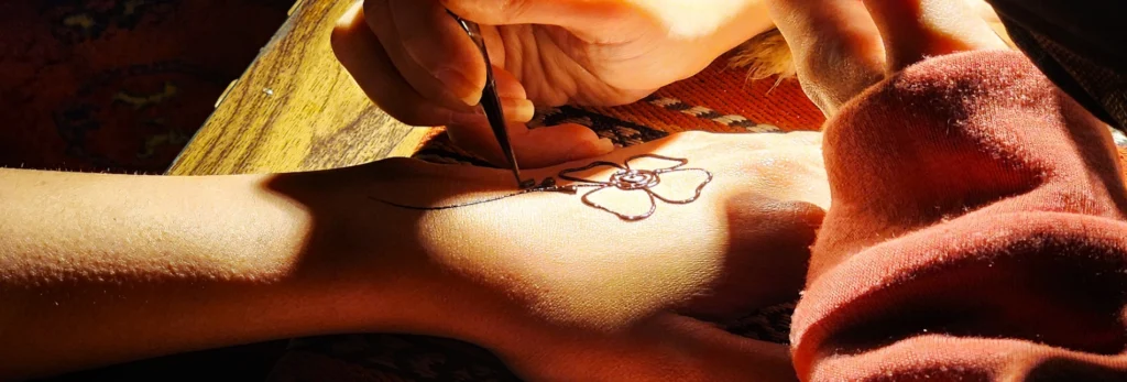 henna painting